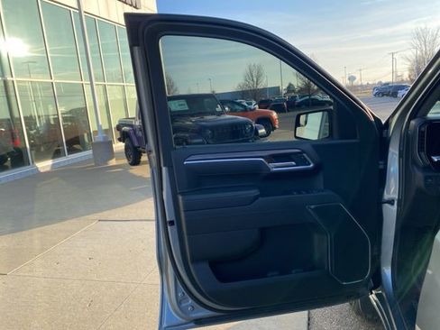 Used 2025 Chevrolet Silverado 1500 LT AWD/4WD image 9