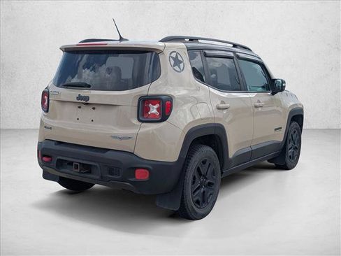 Used 2017 Jeep Renegade Trailhawk AWD/4WD image 5