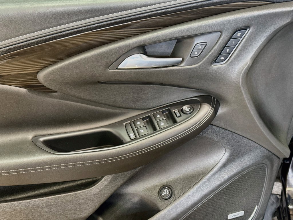 Used 2019 Buick Envision Premium w/ Driver Confidence Package AWD/4WD image 18