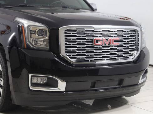 Used 2018 GMC Yukon Denali w/ Denali Ultimate Package AWD/4WD image 40