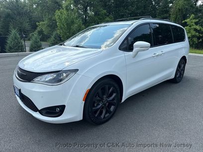 Used 2019 Chrysler Pacifica Limited w/ Advanced Safetytec Group