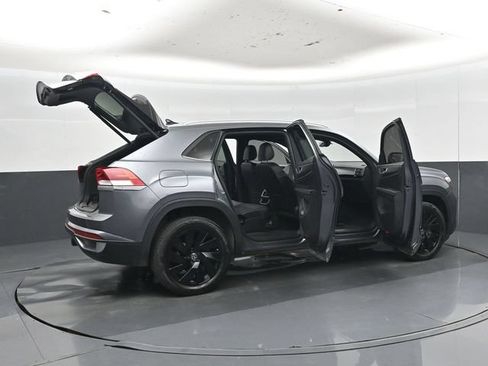 Used 2024 Volkswagen Atlas Cross Sport SE FWD image 53