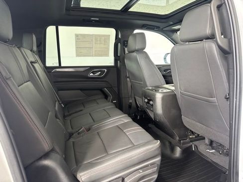 Used 2022 Chevrolet Suburban RST w/ Sport Performance Package AWD/4WD image 5