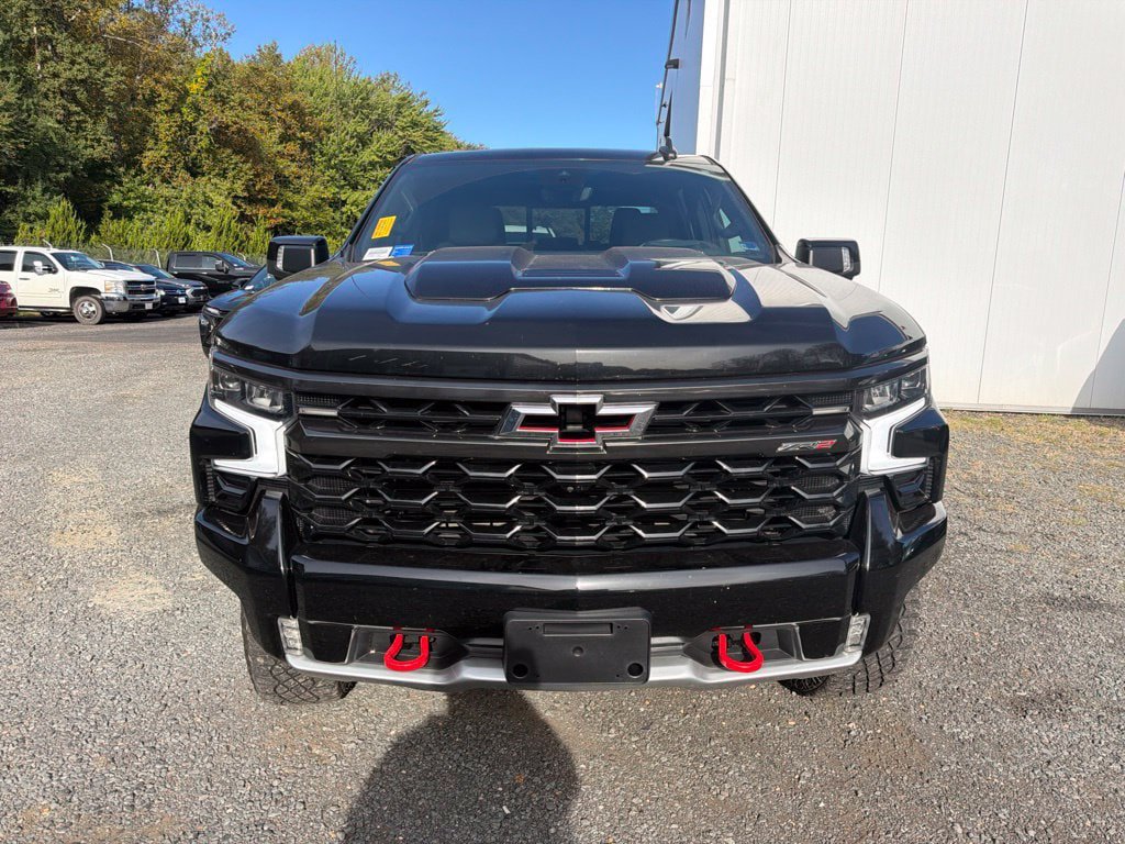 Used 2023 Chevrolet Silverado 1500 ZR2 w/ Technology Package AWD/4WD image 2