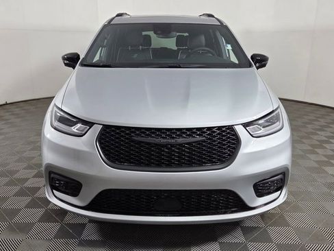 New 2026 Chrysler Pacifica Limited image 2