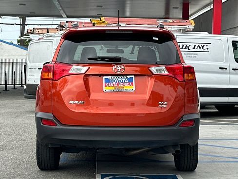 Used 2015 Toyota RAV4 XLE AWD/4WD image 5