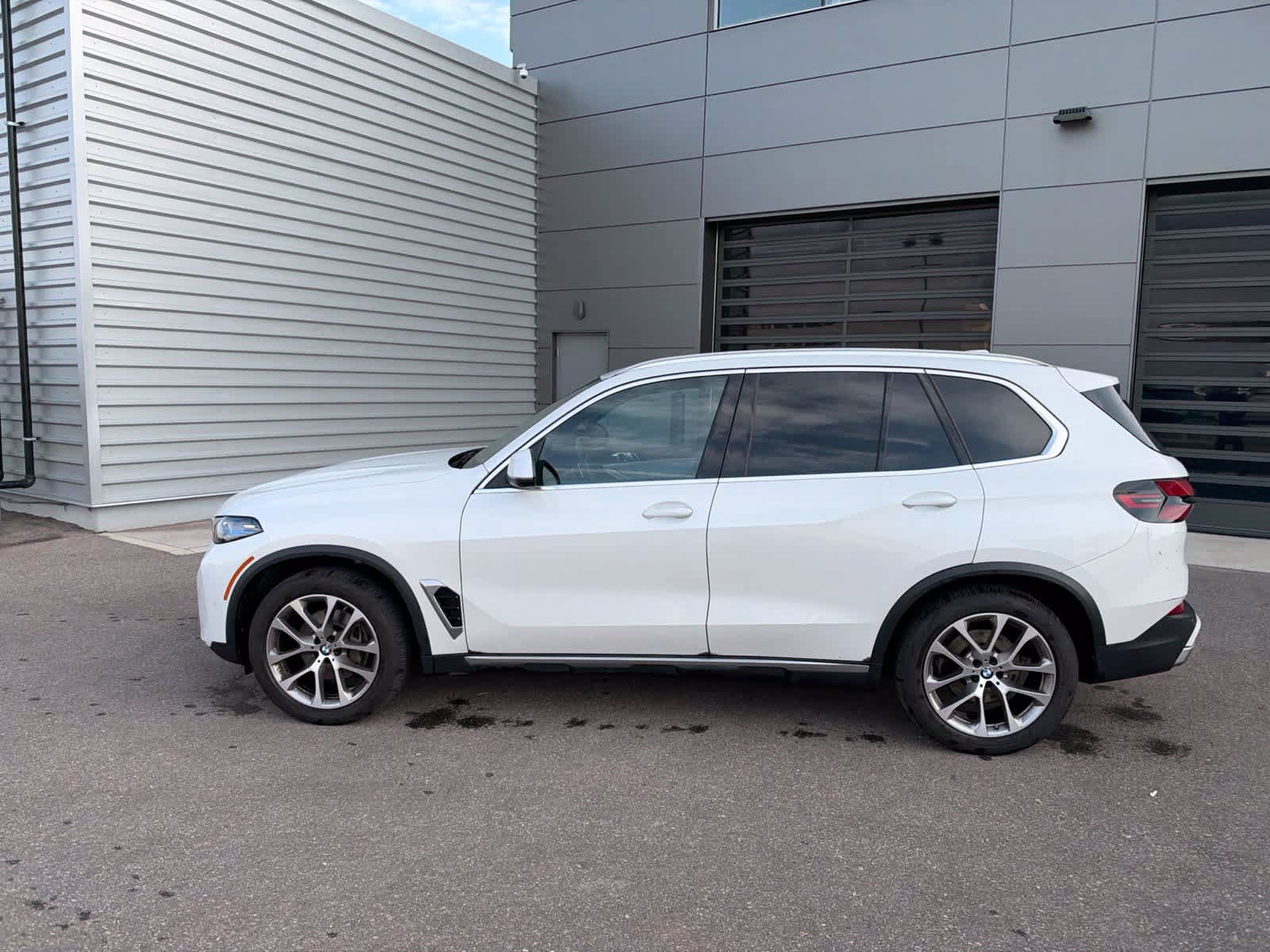 Used 2024 BMW X5 xDrive40i w/ Premium Package AWD/4WD image 2