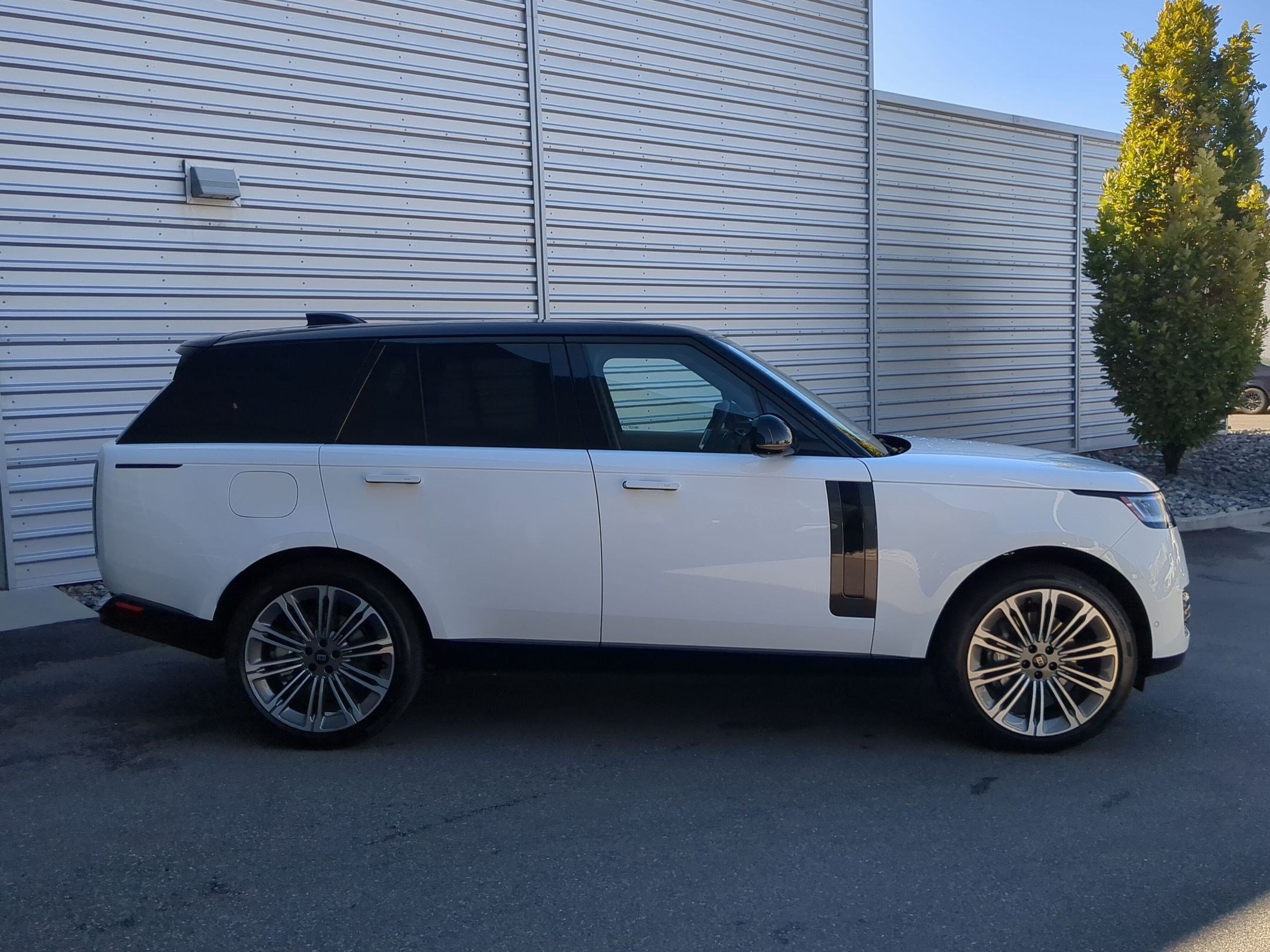 New 2027 Land Rover Range Rover SE AWD/4WD image 4