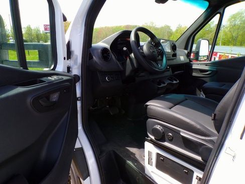 Used 2024 Mercedes-Benz Sprinter 3500 image 9