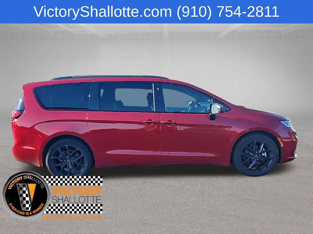 Used 2025 Chrysler Pacifica Limited FWD image 34