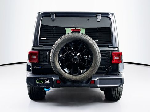 Used 2023 Jeep Wrangler Unlimited Sahara w/ Cold Weather Group AWD/4WD image 7