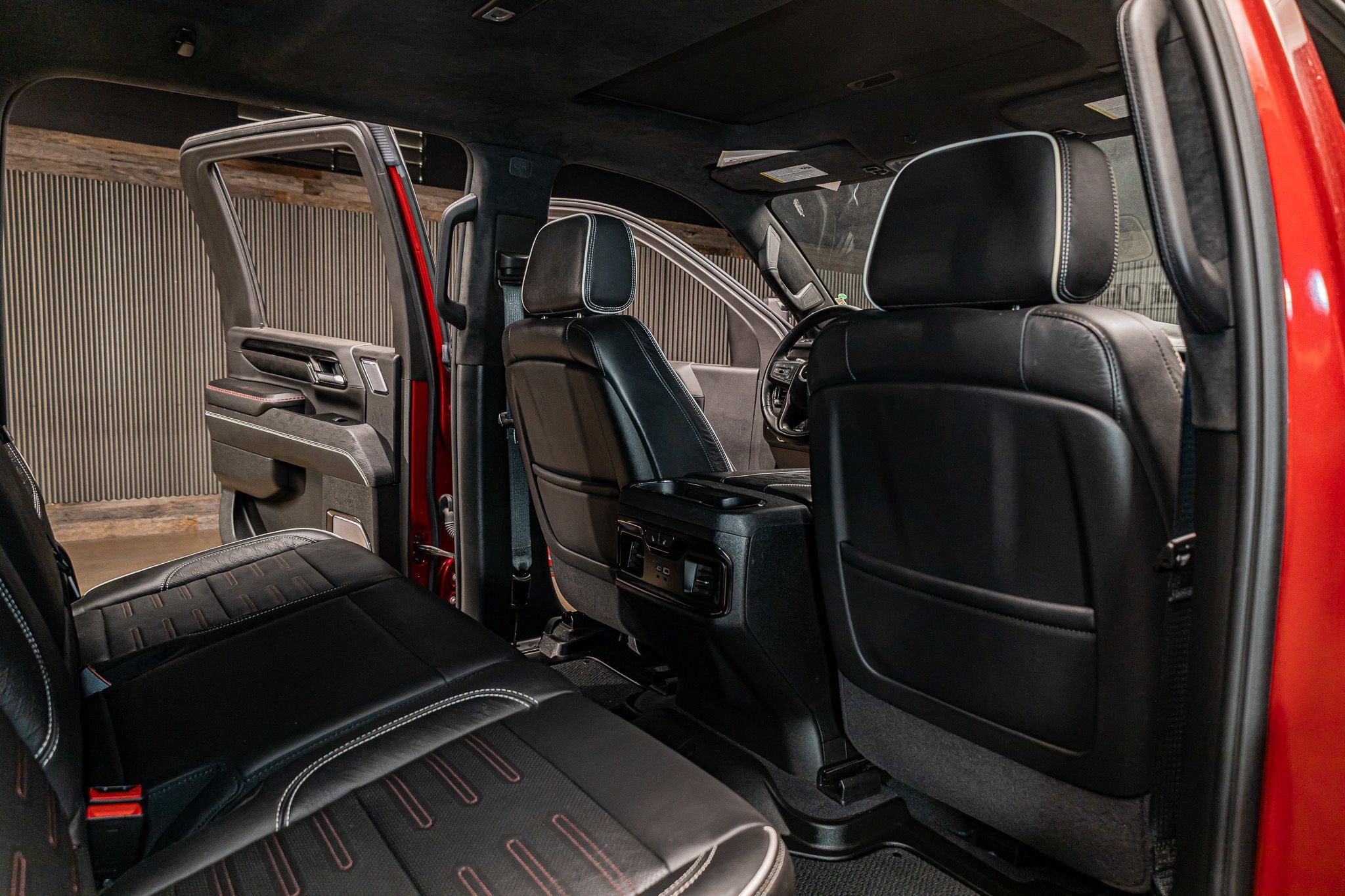 Used 2025 GMC Sierra 2500 AT4X AWD/4WD image 29