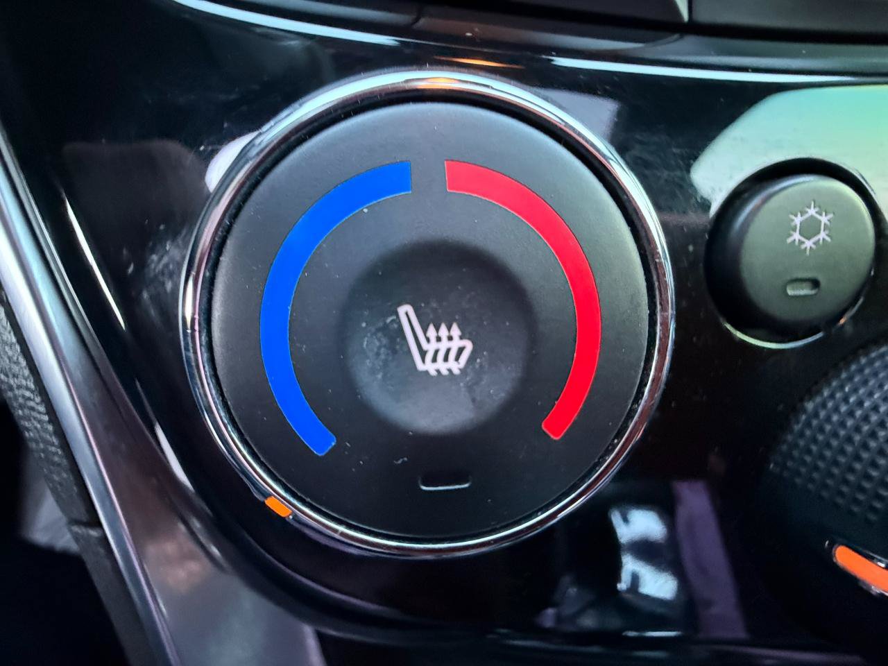 Used 2020 Chevrolet Trax Premier FWD image 21