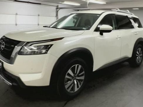 Used 2024 Nissan Pathfinder SL AWD/4WD image 4