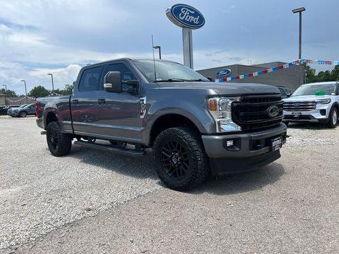 Used 2022 Ford F250 XLT w/ Black Appearance Package AWD/4WD image 2