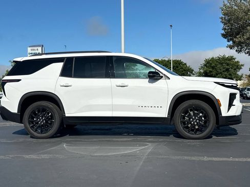 Used 2026 Chevrolet Traverse LT w/ Midnight/Sport Edition FWD image 3