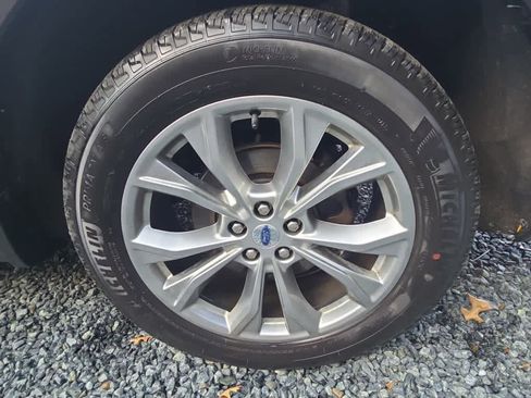 Used 2023 Ford Explorer XLT w/ Equipment Group 202A image 11