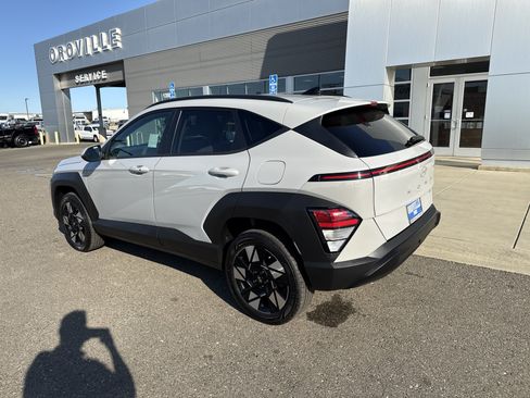 Used 2024 Hyundai Kona SEL AWD/4WD image 3