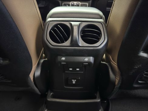 Used 2021 Jeep Wrangler Unlimited Rubicon image 22