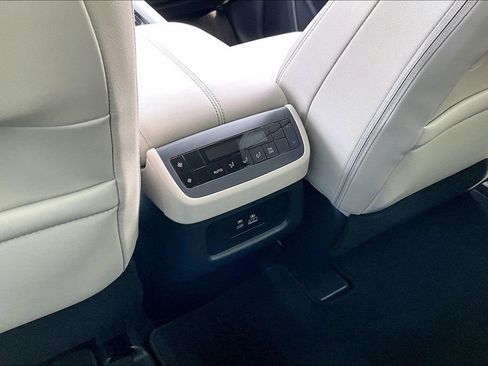 Used 2025 Nissan Pathfinder SL AWD/4WD image 31