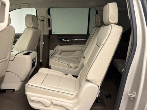 Used 2022 GMC Yukon XL Denali AWD/4WD image 18