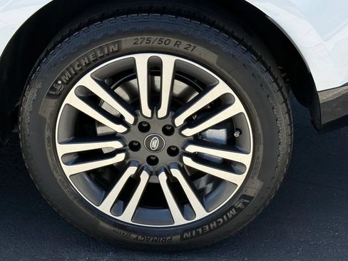 Used 2024 Land Rover Range Rover SE AWD/4WD image 9