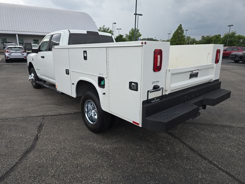 Used 2024 RAM 3500 SLT w/ Quick Order Package 2YG SLT AWD/4WD image 9