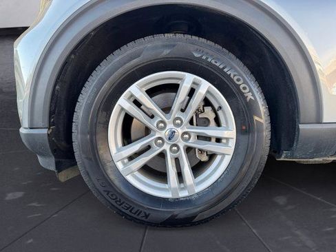 Used 2024 Ford Explorer XLT image 14