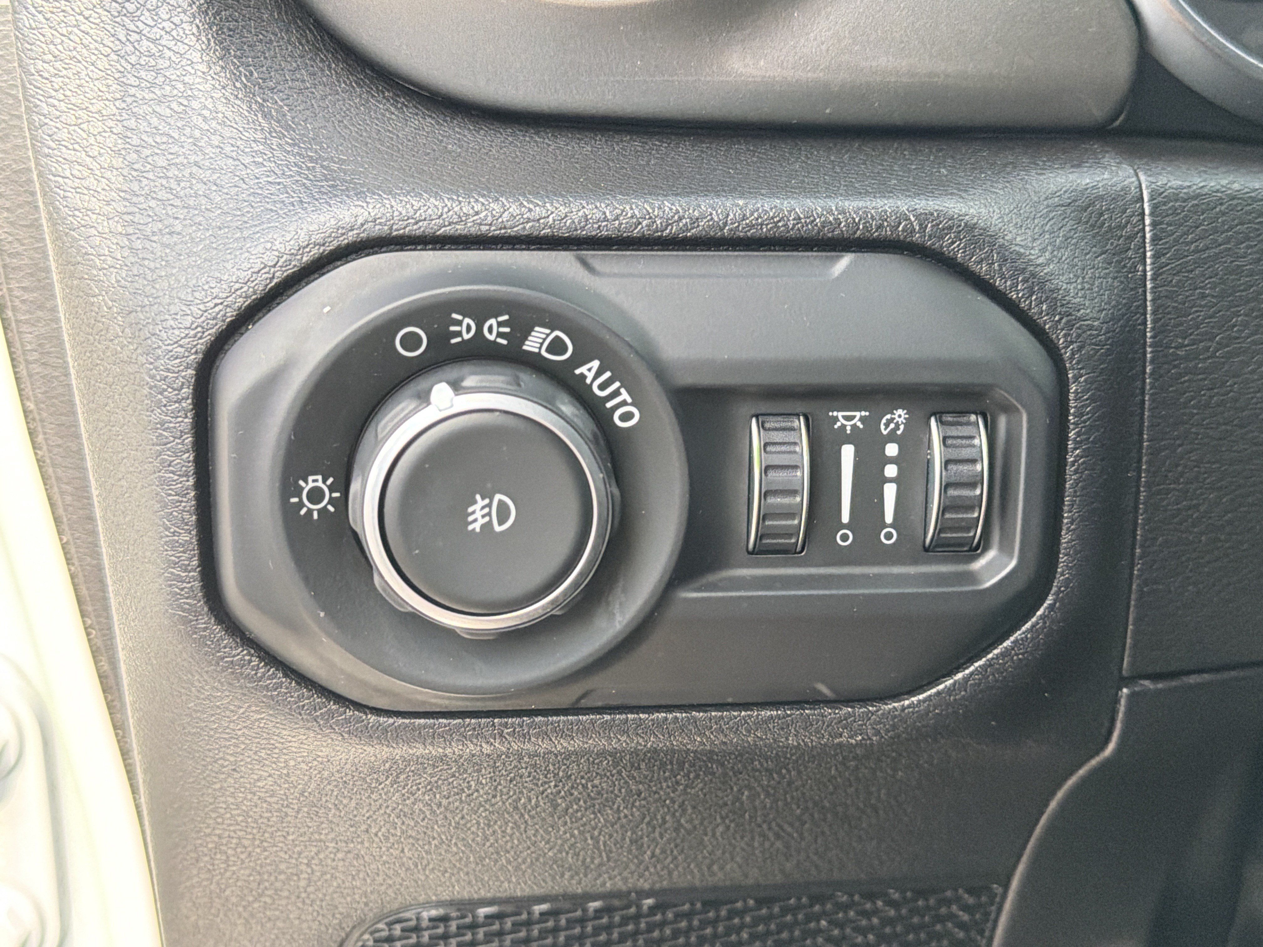 Used 2021 Jeep Wrangler Unlimited Sahara AWD/4WD image 37