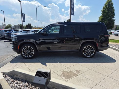 Used 2022 Jeep Wagoneer Series III w/ Premium Group I AWD/4WD image 9