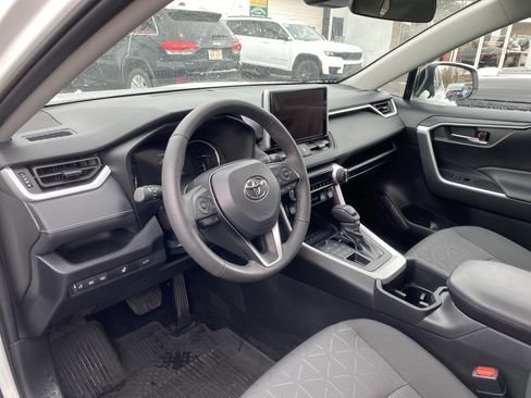 Used 2024 Toyota RAV4 XLE image 9