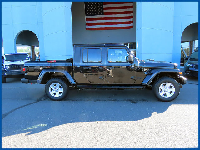 Certified 2022 Jeep Gladiator Sport AWD/4WD image 2
