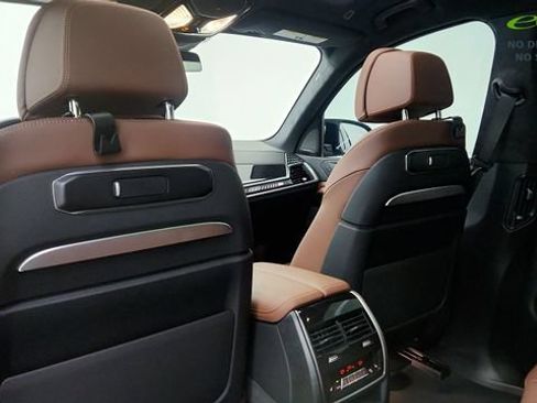 Used 2026 BMW X7 M60i AWD/4WD image 49