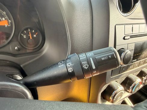Used 2015 Jeep Patriot High Altitude AWD/4WD image 33