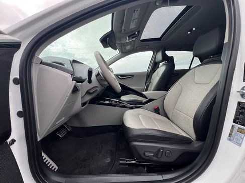 Certified 2024 Kia Niro Wave w/ Wave Preserve Package image 16