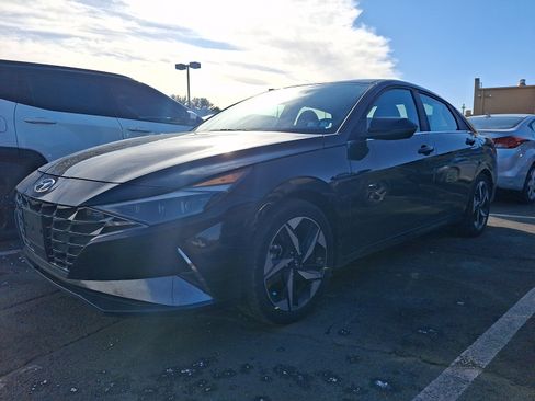 Used 2023 Hyundai Elantra Limited image 3