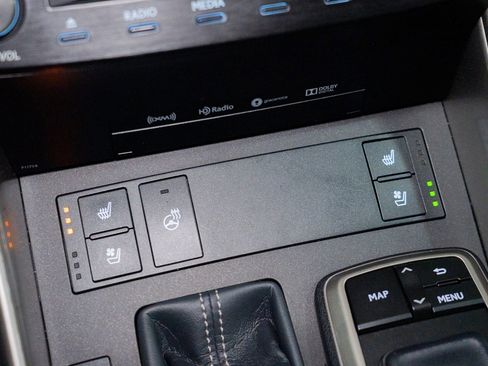 Used 2018 Lexus IS 300 AWD image 38