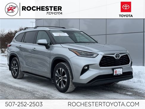 Certified 2021 Toyota Highlander XLE image 1