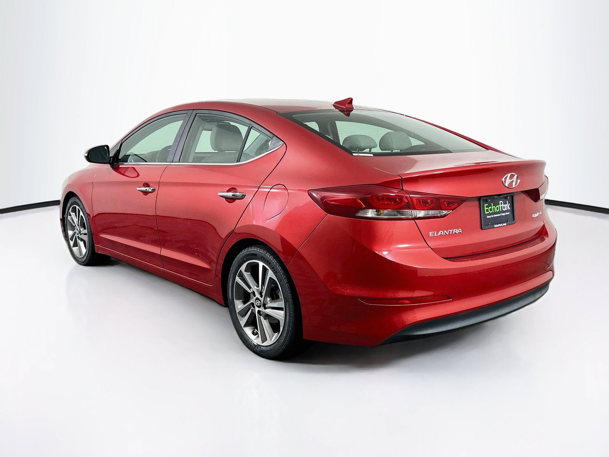 Used 2017 Hyundai Elantra Limited w/ Limited Tech Package 04 FWD image 5