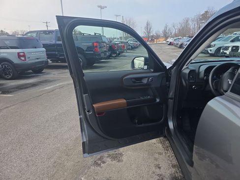 Used 2024 Ford Bronco Sport Outer Banks w/ Tech Package image 18