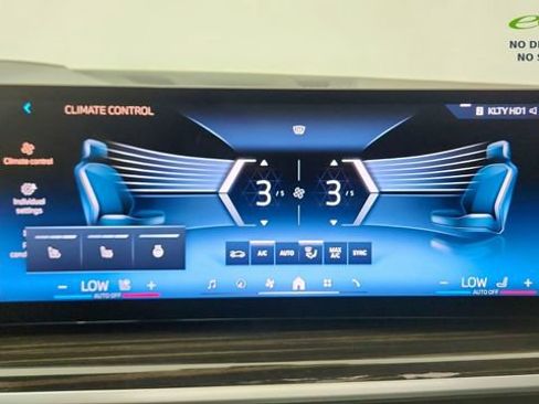Used 2025 BMW X7 xDrive40i w/ Premium Package AWD/4WD image 71