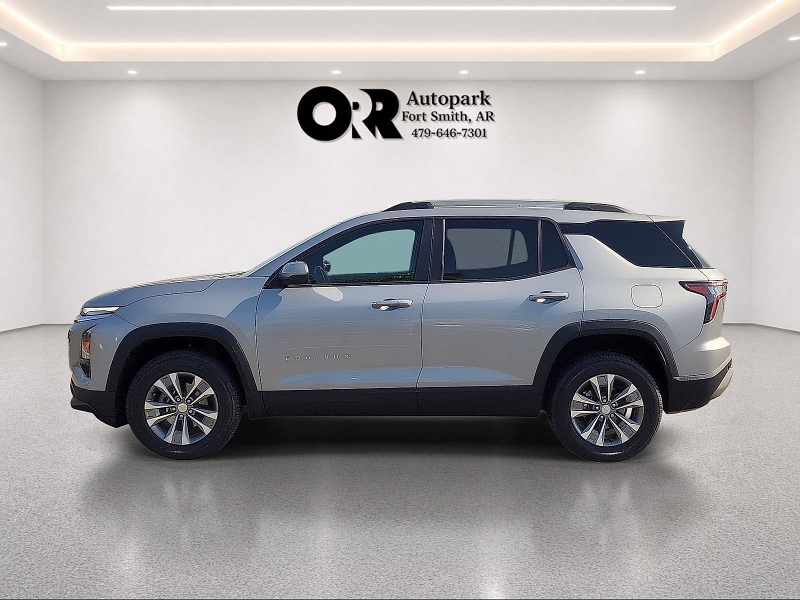 Used 2025 Chevrolet Equinox LT w/ Convenience Package II FWD image 3