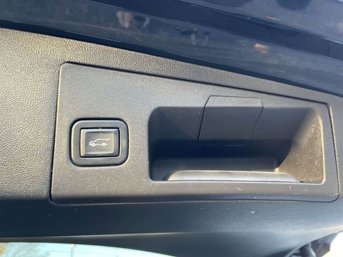 Certified 2022 Cadillac XT5 Sportv image 18