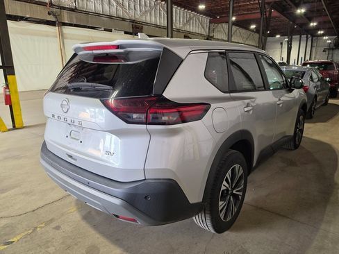 Used 2023 Nissan Rogue SV FWD image 2