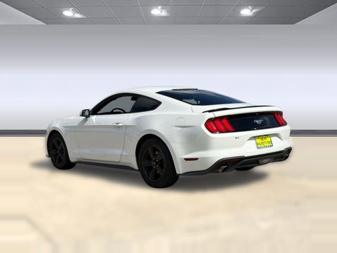 Used 2018 Ford Mustang Coupe image 3