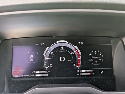 Used 2025 Toyota Tundra Limited AWD/4WD image 18