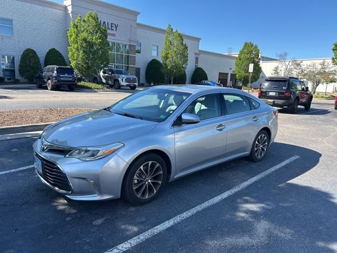 Used 2016 Toyota Avalon XLE Premium FWD image 6