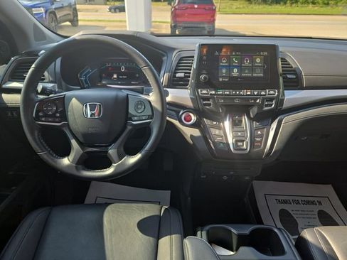 Used 2023 Honda Odyssey Touring image 12