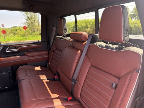Used 2025 GMC Sierra 2500 Denali Ultimate AWD/4WD image 37