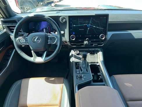Used 2025 Lexus GX 550 w/ Accessory Package (2T) AWD/4WD image 19